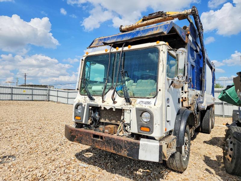 2010 Mack MRU613 Refuse Truck
