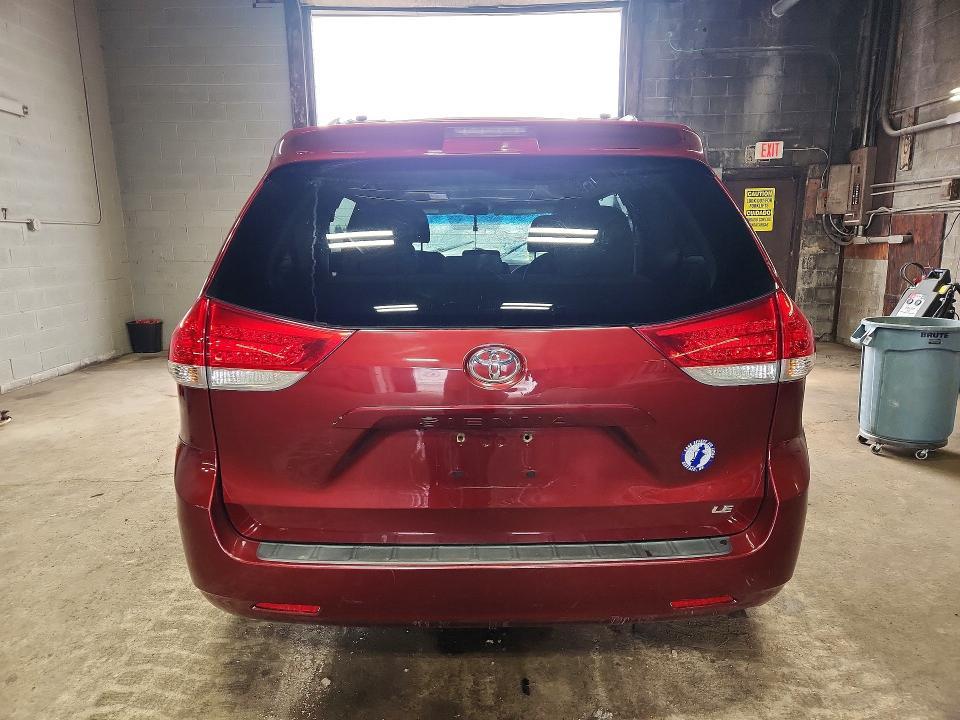 2014 Toyota Sienna le