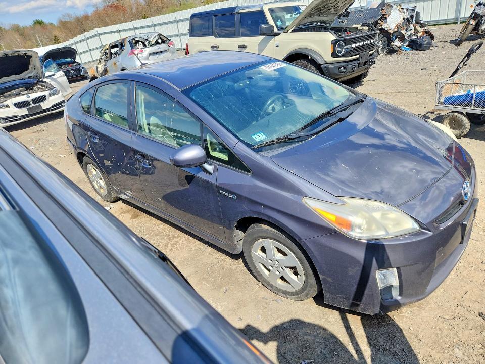2010 Toyota Prius iii