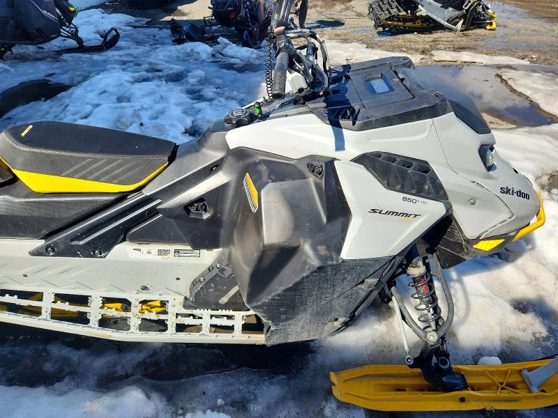 2023 Skidoo Snowmobile