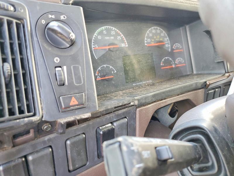 2016 Volvo VNL Semi Truck