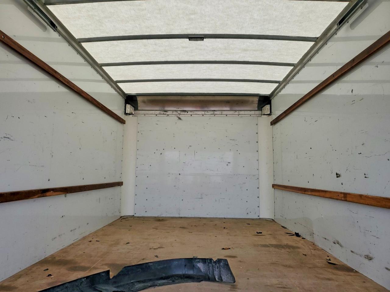 2022 GMC Savana BOX Truck