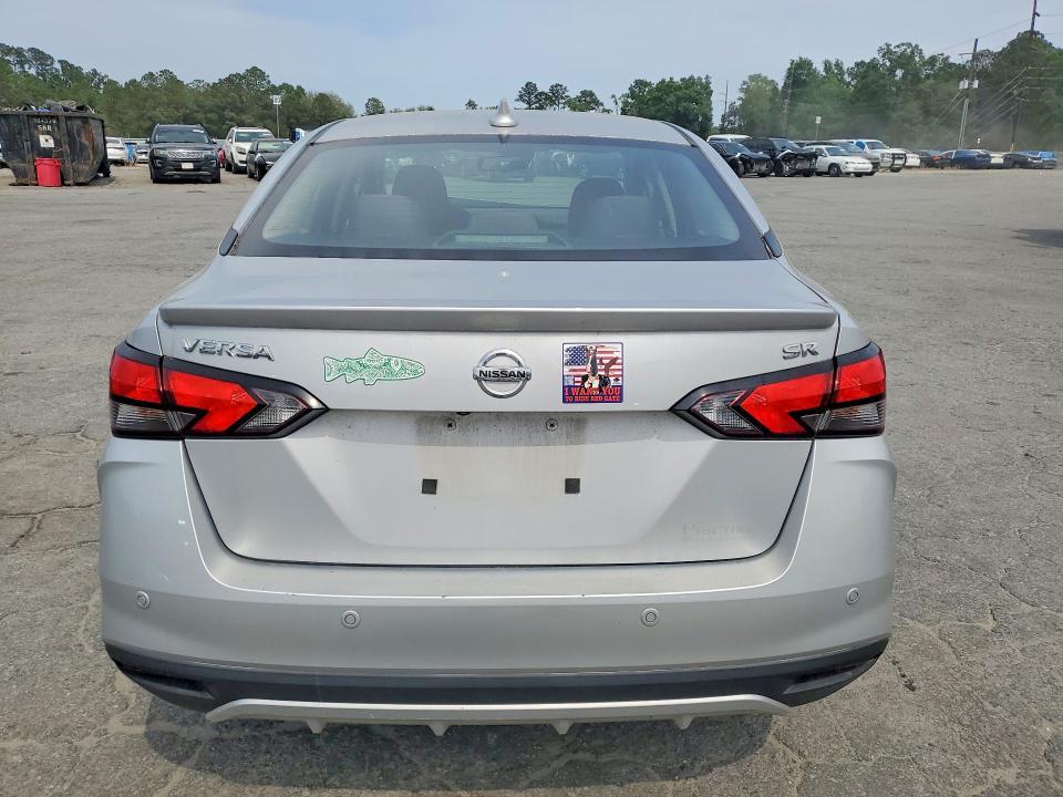 2021 Nissan Versa sr