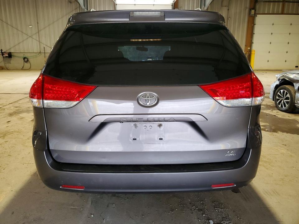 2013 Toyota Sienna le 7-passenger