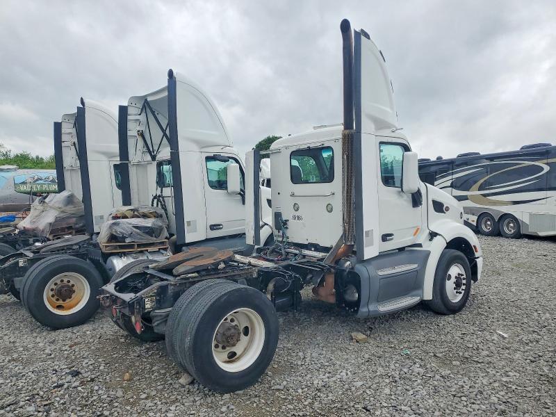 2017 Peterbilt 579 Semi Truck