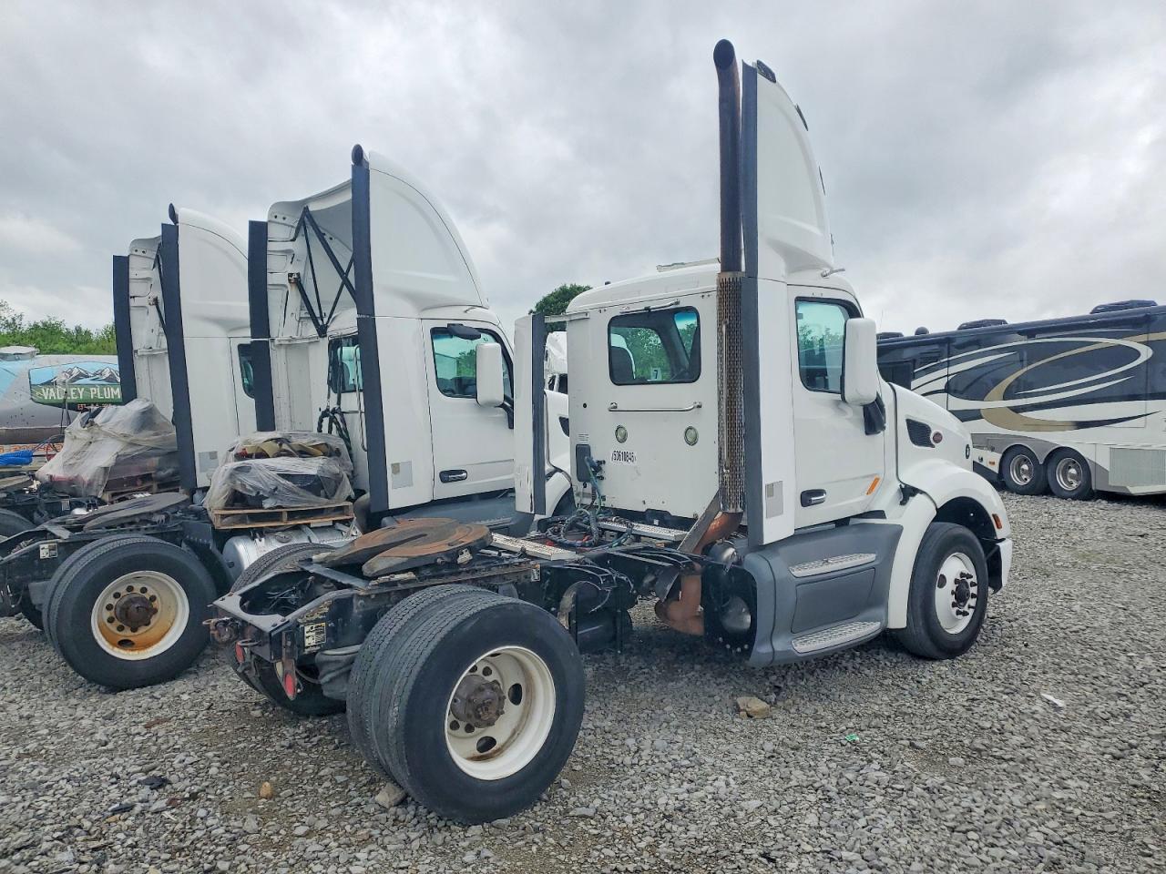 2017 Peterbilt 579 Semi Truck