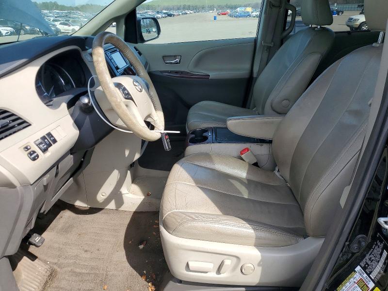 2013 Toyota Sienna xle 8-passenger