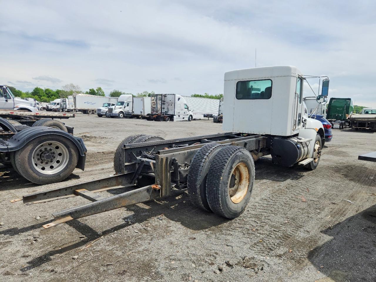 2013 Kenworth T370 Truck Cab AND Chassis