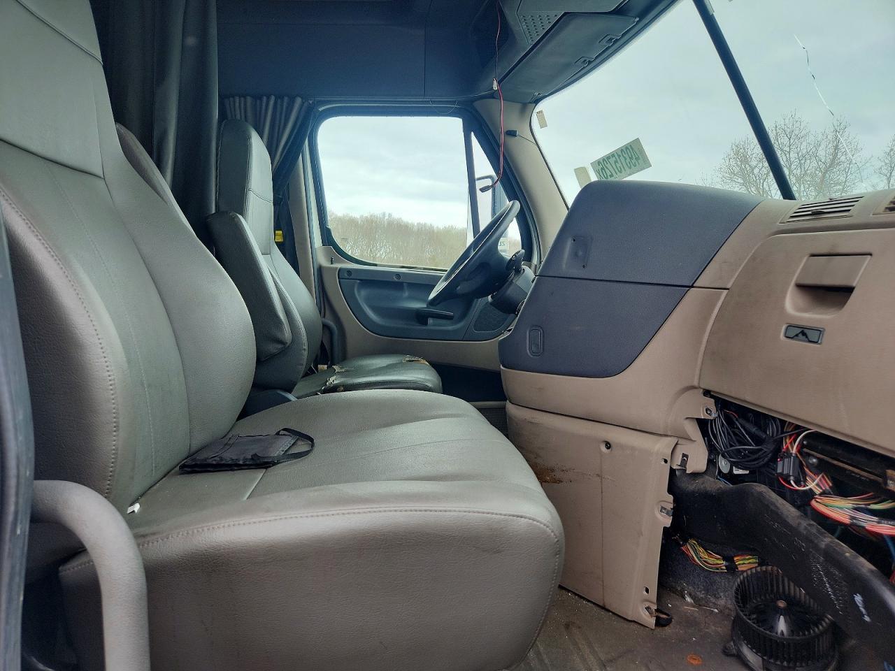 2015 Freightliner Cascadia 125 Semi Truck
