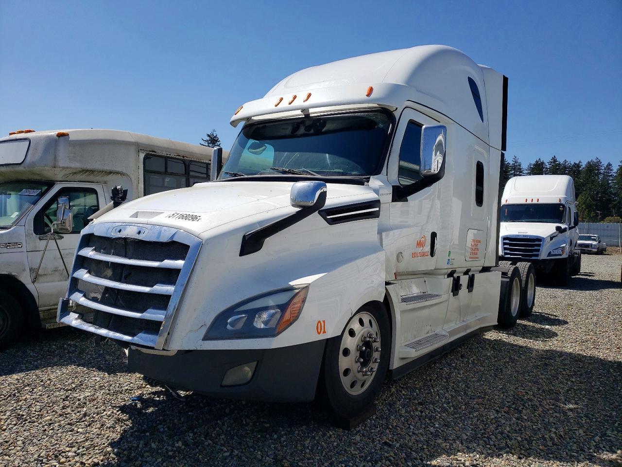 2018 Freigliner 2018 Freightliner Cascadia 126 Semi Truck
