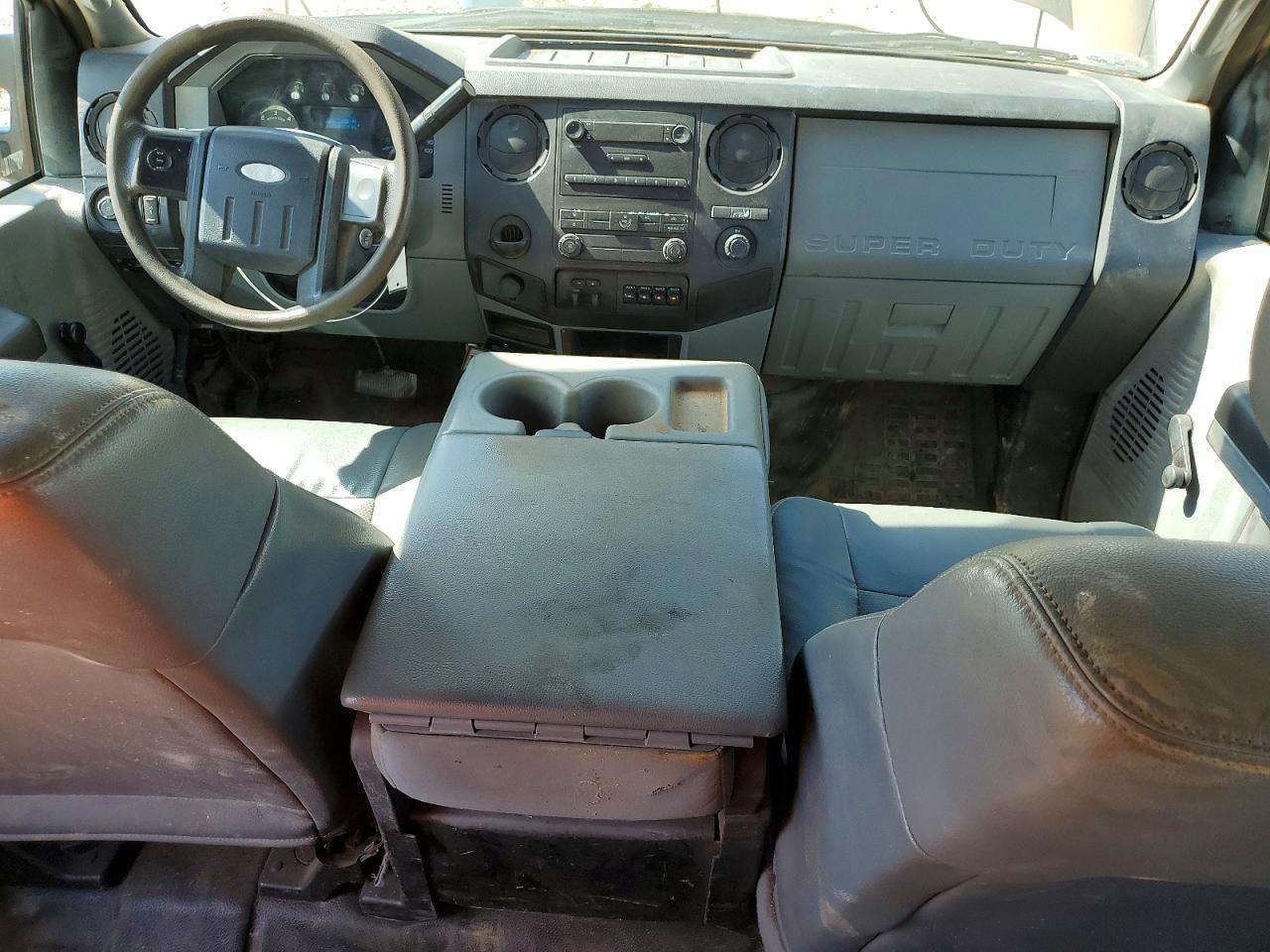 2013 Ford F450 Super Duty Flatbed Truck