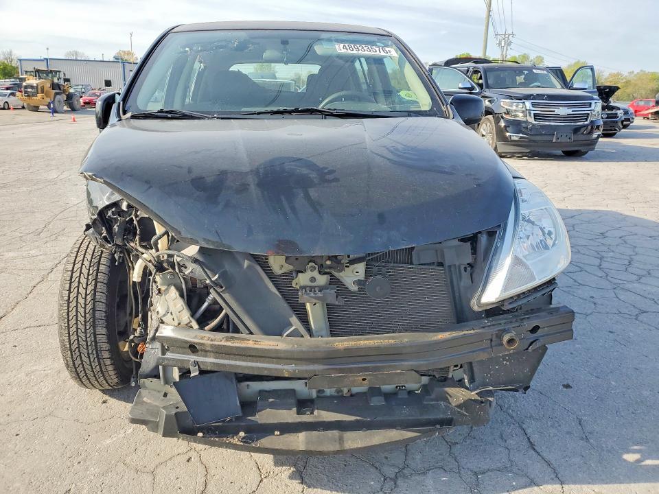 2011 Niss Versa 1.8 s