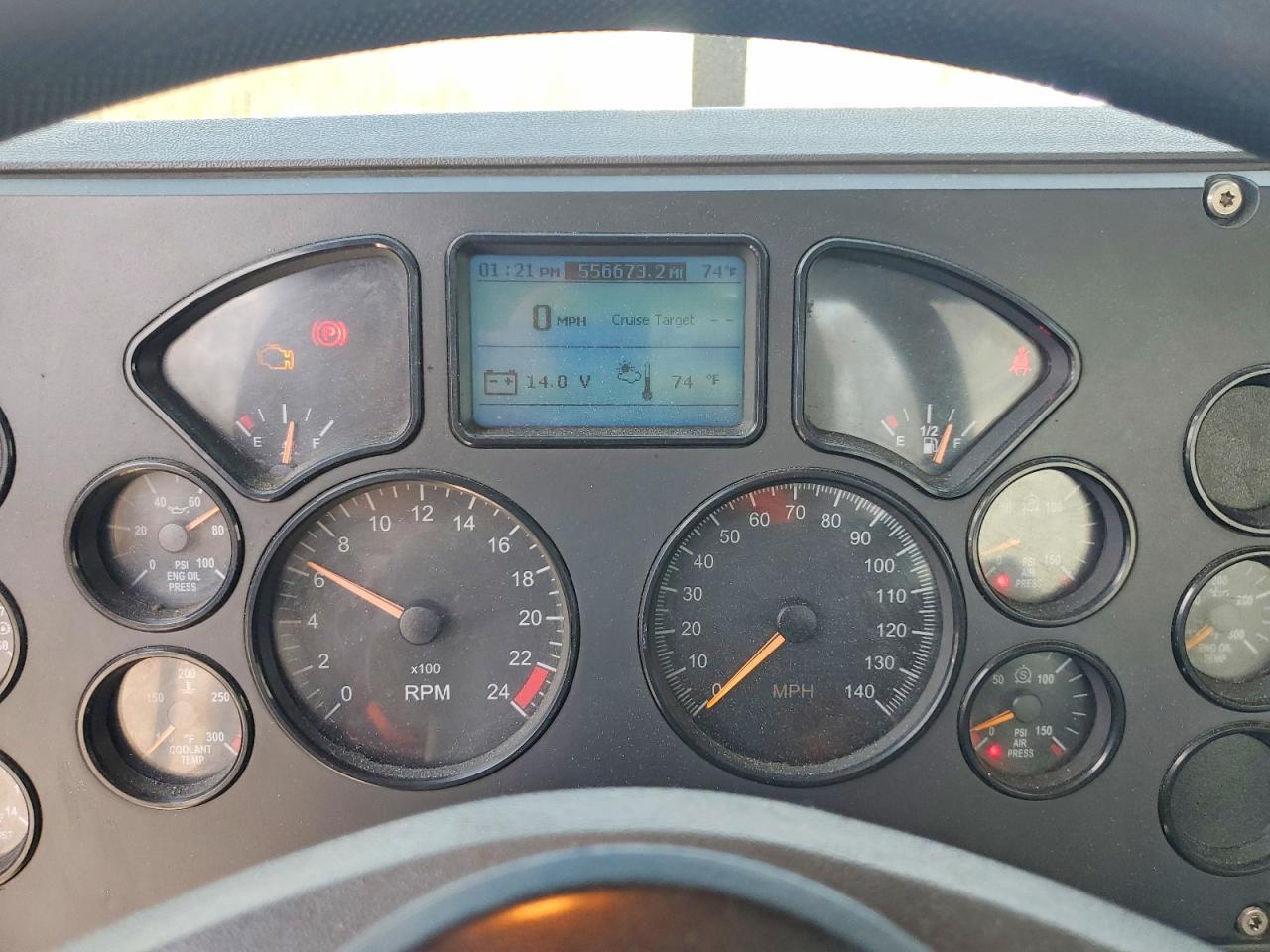 2016 Mack CXU612 Semi Truck