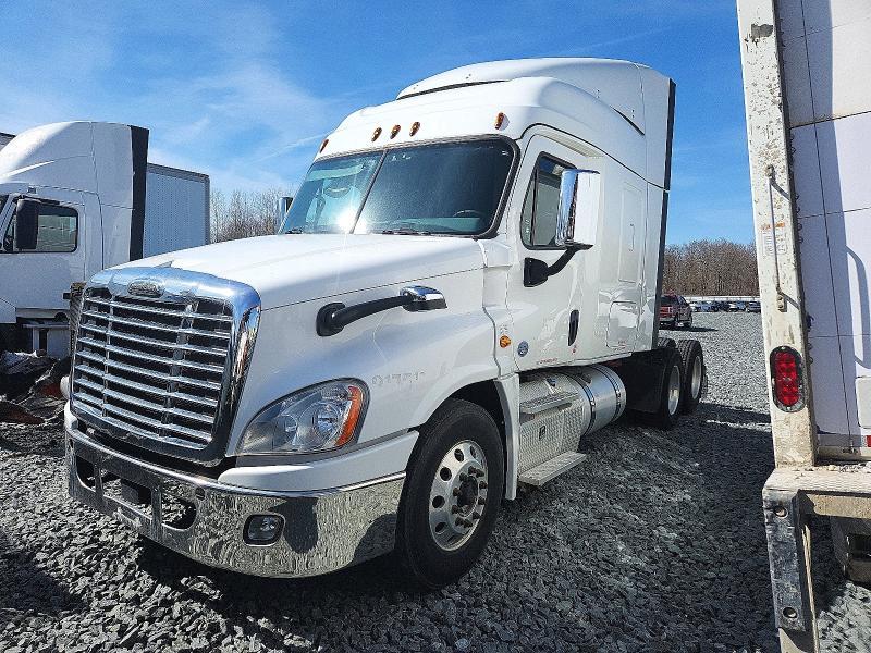 2018 Freigliner 2018 Freightliner Cascadia 125 Semi Truck