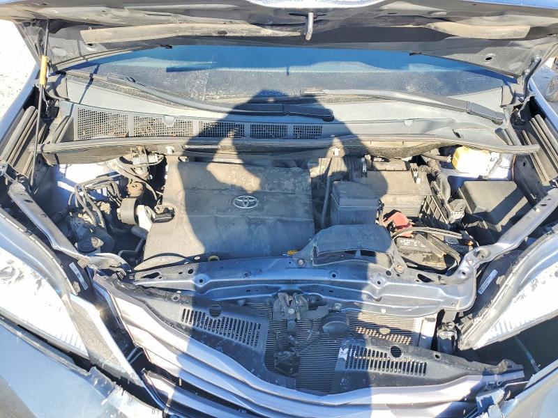 2015 Toyota Sienna xle 8-passenger