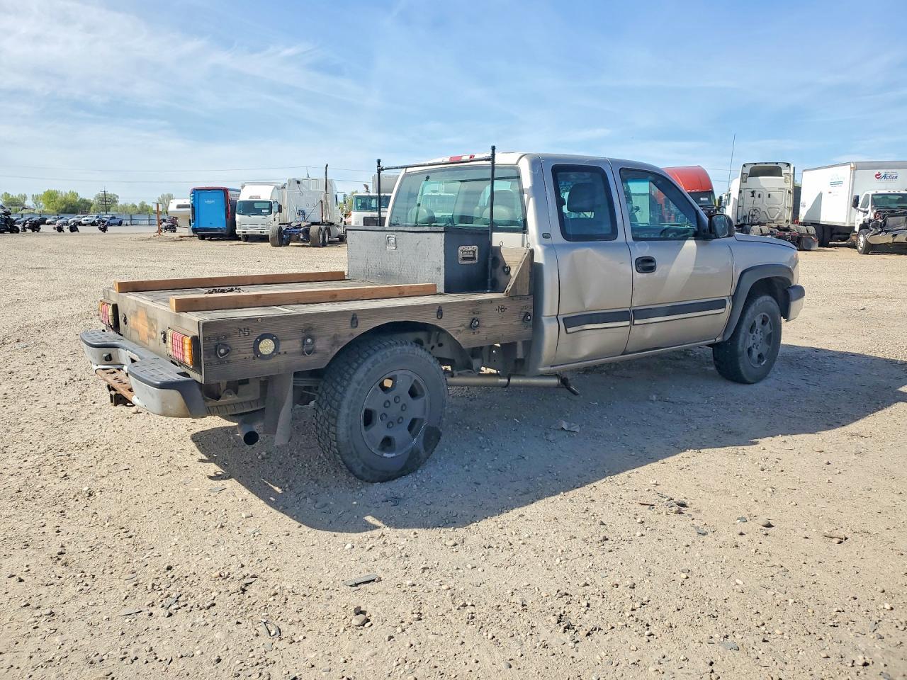 2004 Chevrolet Silverado K1500 Flatbed Truck