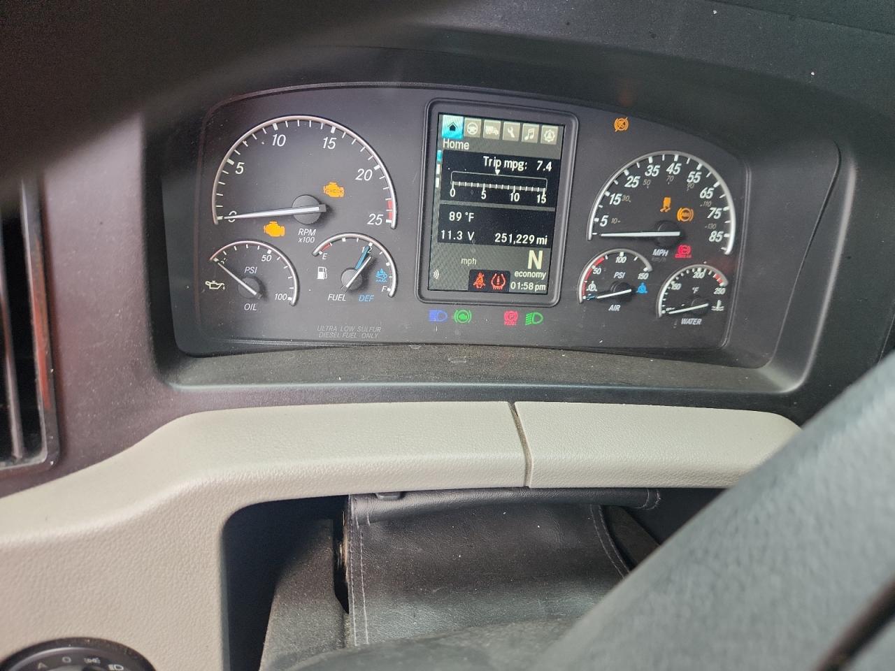 2021 Freightliner Cascadia 126
