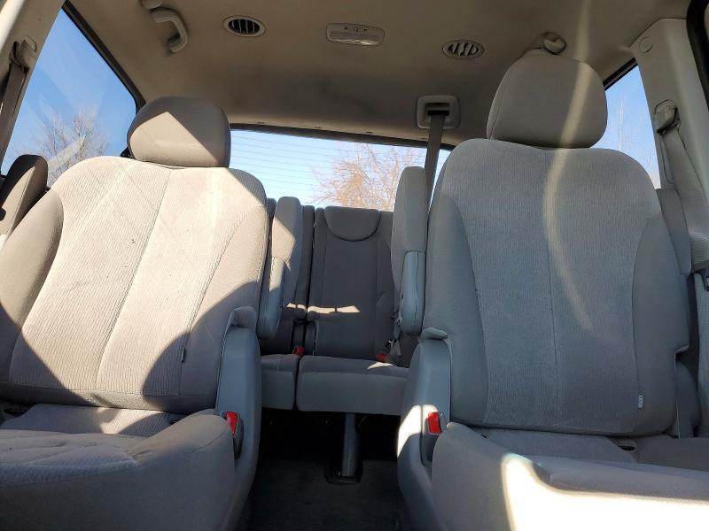 2012 KIA Sedona lx