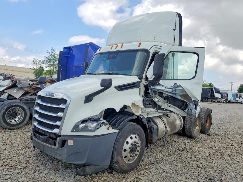 2022 Freigliner Cascadia 126