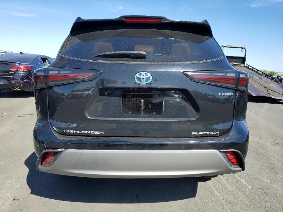 2022 Toyota Highlander Hybrid Platinum