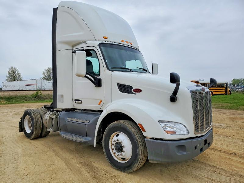 2017 Peterbilt 579 Semi Truck