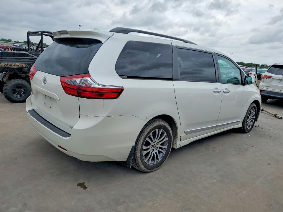2020 Toyota Sienna xle 8-passenger
