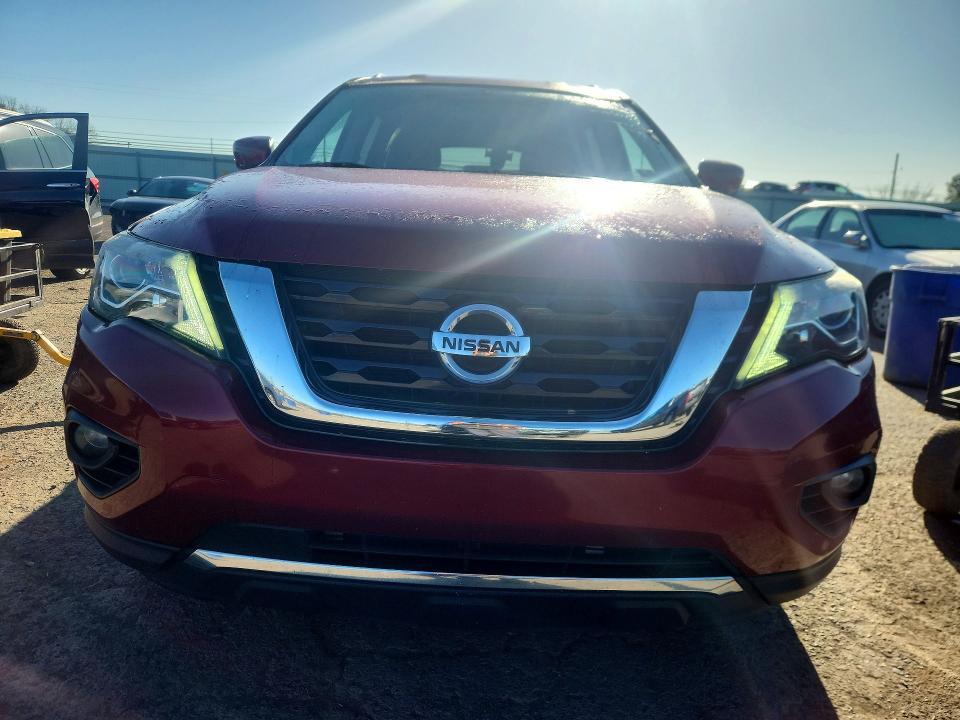 2018 Nissan Pathfinder sv