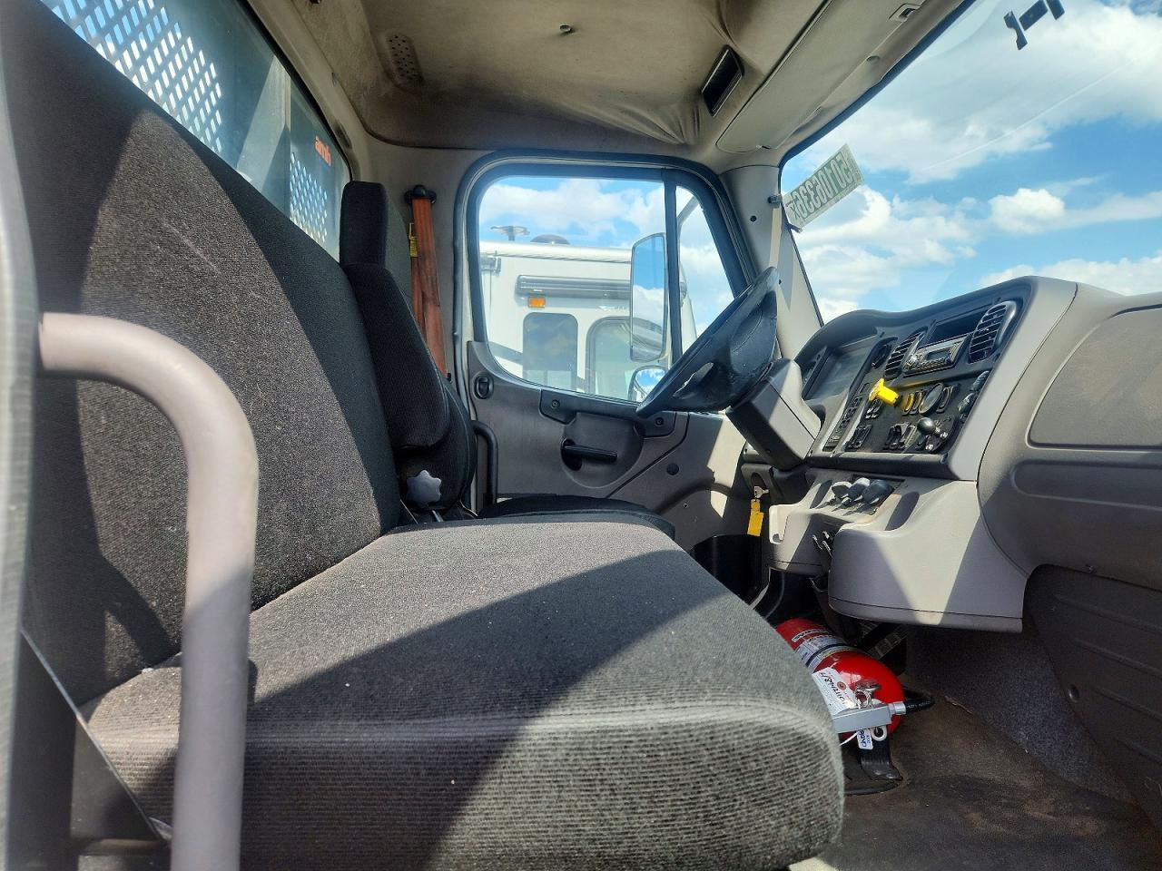 2016 Freigliner 2016 Freightliner Business Class M2 Flatbed Truck
