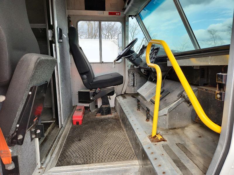 2013 Ford F59 Delivery Truck