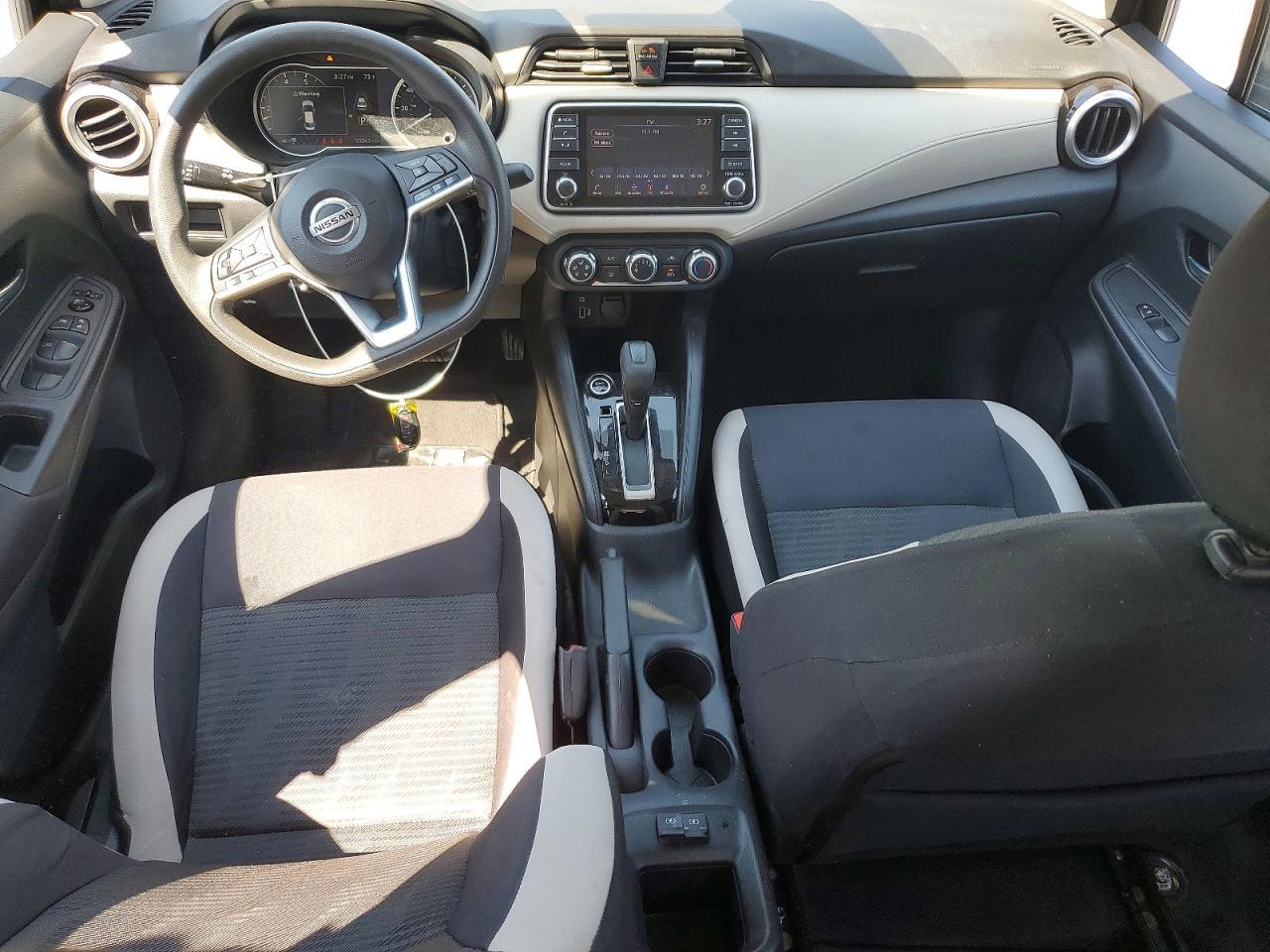 2022 Nissan Versa sv