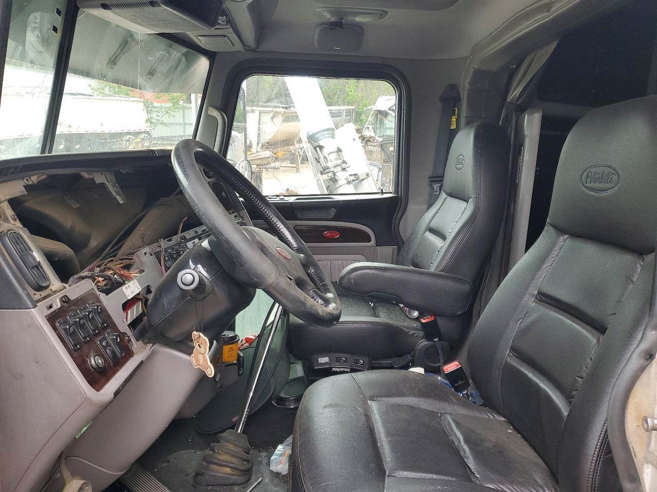 2019 Peterbilt 389 Semi Truck