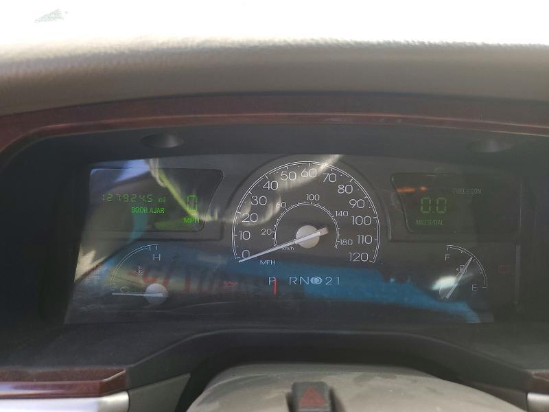 2005 Lincoln Town car s