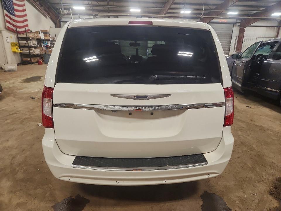 2013 Chrysler Town & Country Touring l
