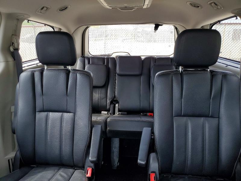 2015 Chrysler Town & Country Touring l