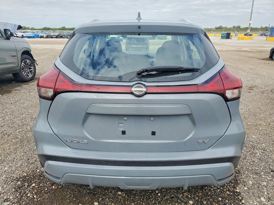 2023 Nissan Kicks sv