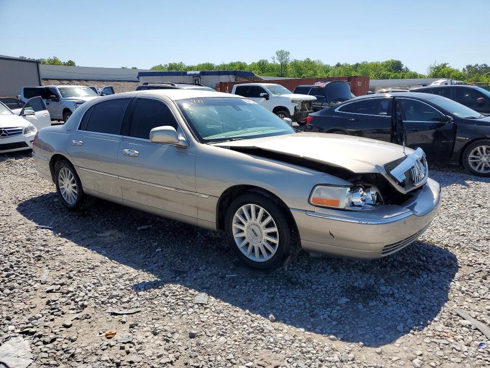 2003 Lincoln Town car Signature