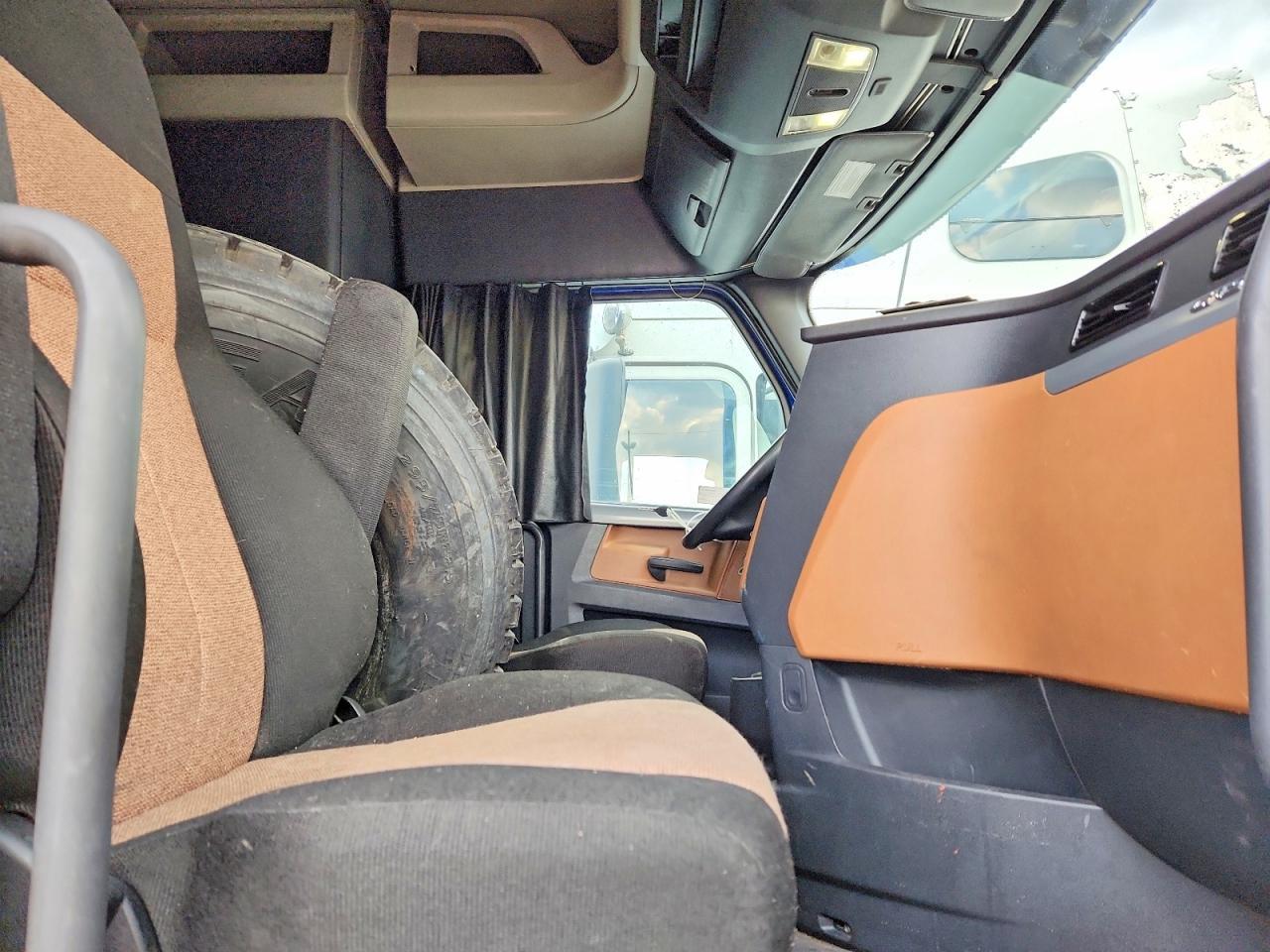 2020 Freigliner 2020 Freightliner Cascadia 126 Semi Truck