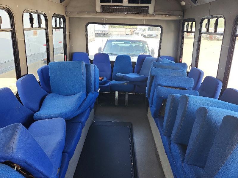 2016 Ford Econoline E450 Super Duty Cutaway Van