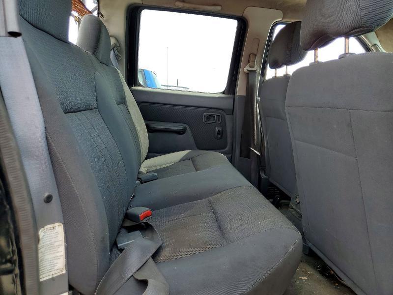 2004 Nissan Frontier Crew Cab XE V6