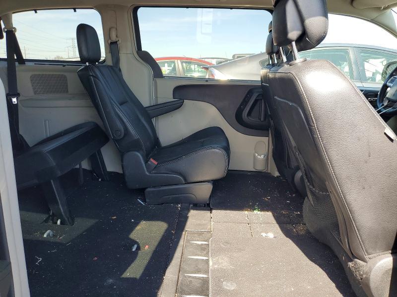 2013 Chrysler Town & Country Touring l