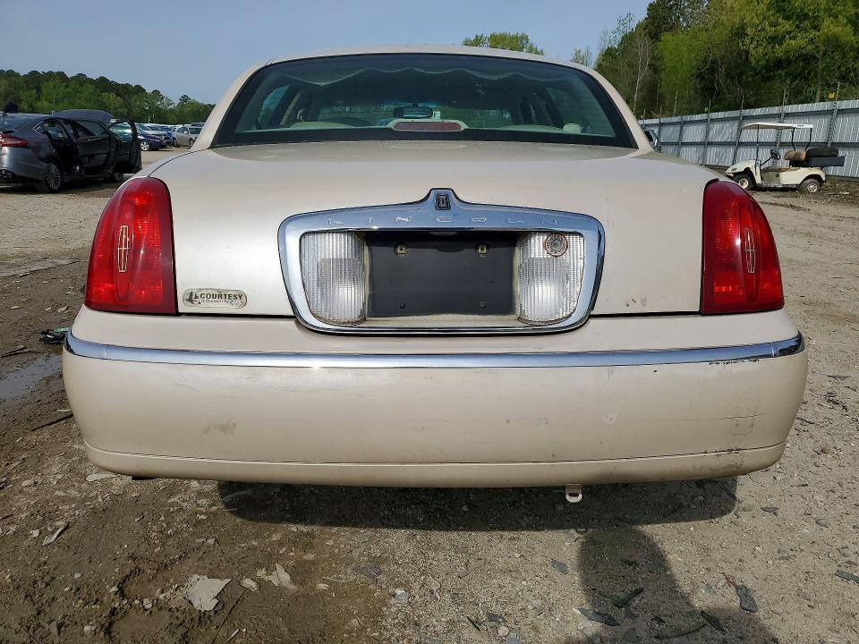 2000 Lincoln Town car Cartier