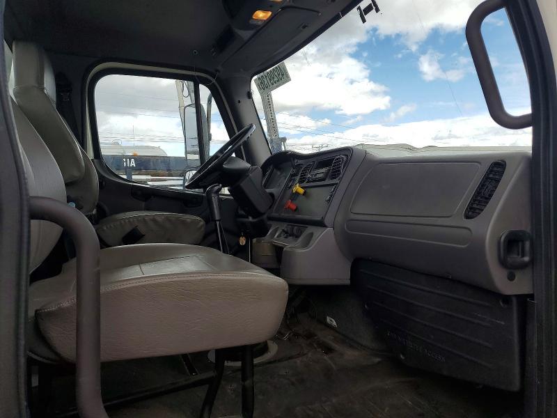 2015 Freightliner Business Class M2 Semi Truck