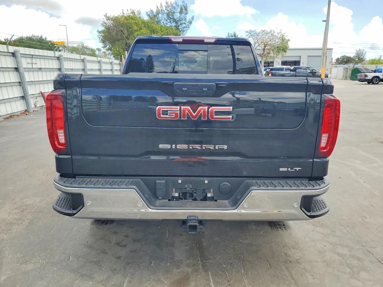 2024 GMC Sierra C1500 SLT