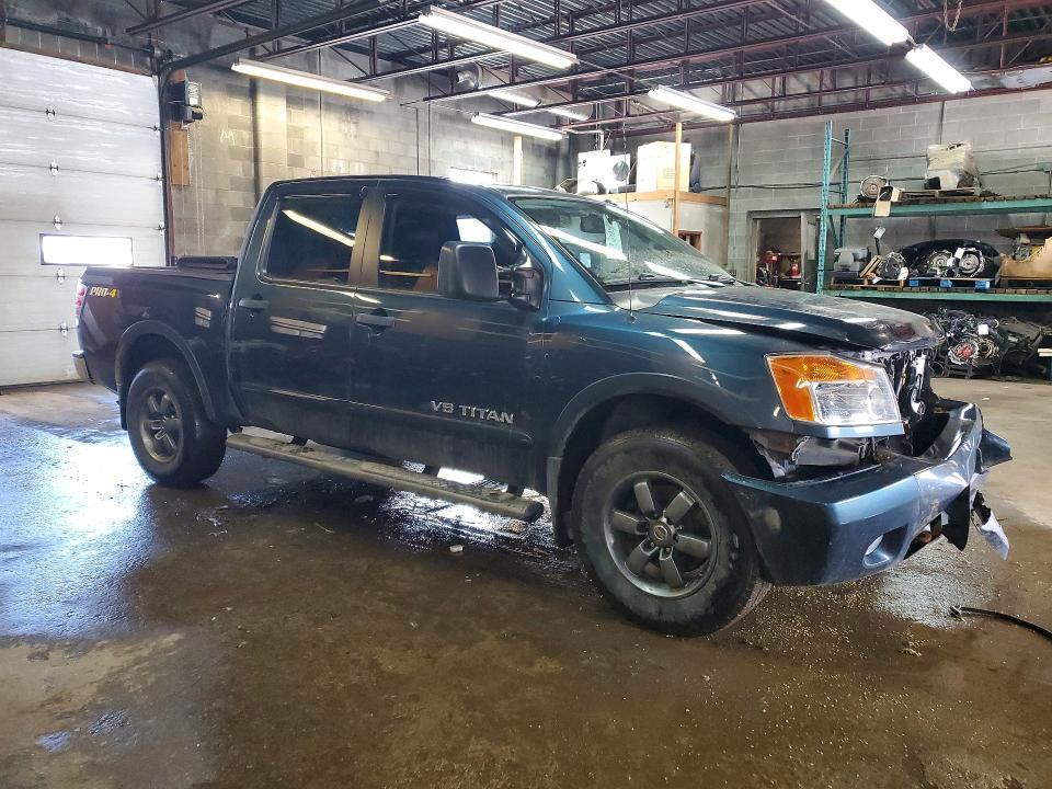 2014 Nissan Titan SV