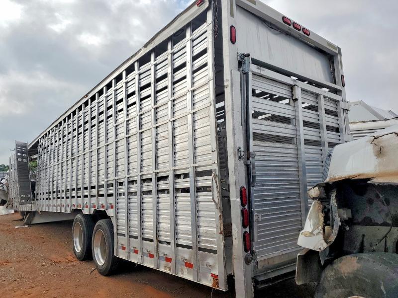 2005 EBY 2005 Livestock Trailer
