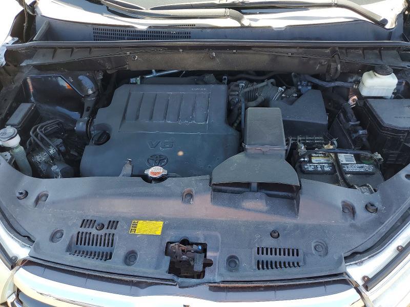 2016 Toyota Highlander le Plus