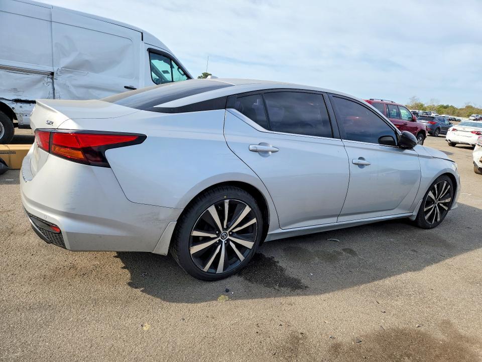 2021 Nissan Altima sr