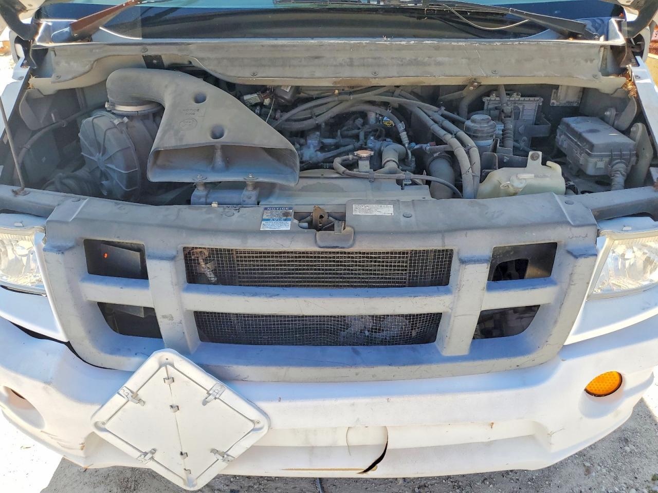 2015 Isuzu NPR Delivery Truck