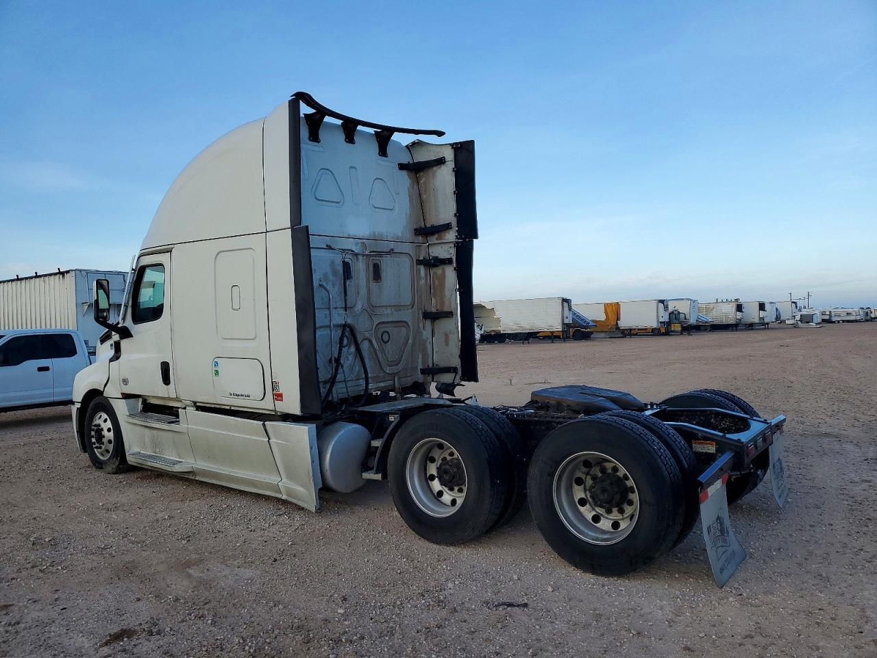 2022 Freigliner Cascadia 126