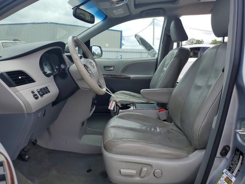 2014 Toyota Sienna xle 7-passenger